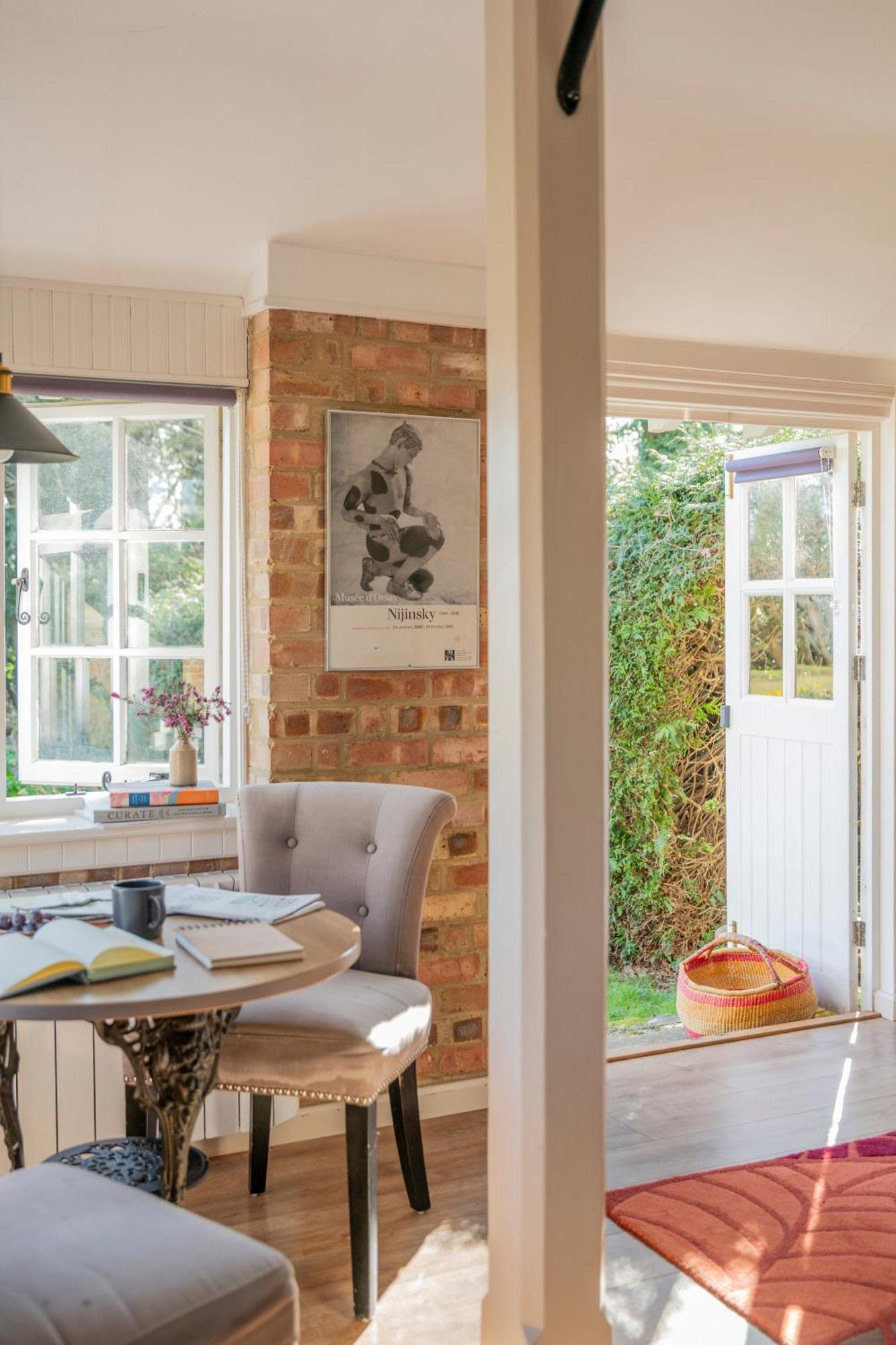 Old Mill Lodge By Huluki Sussex Stays Hurstpierpoint Экстерьер фото