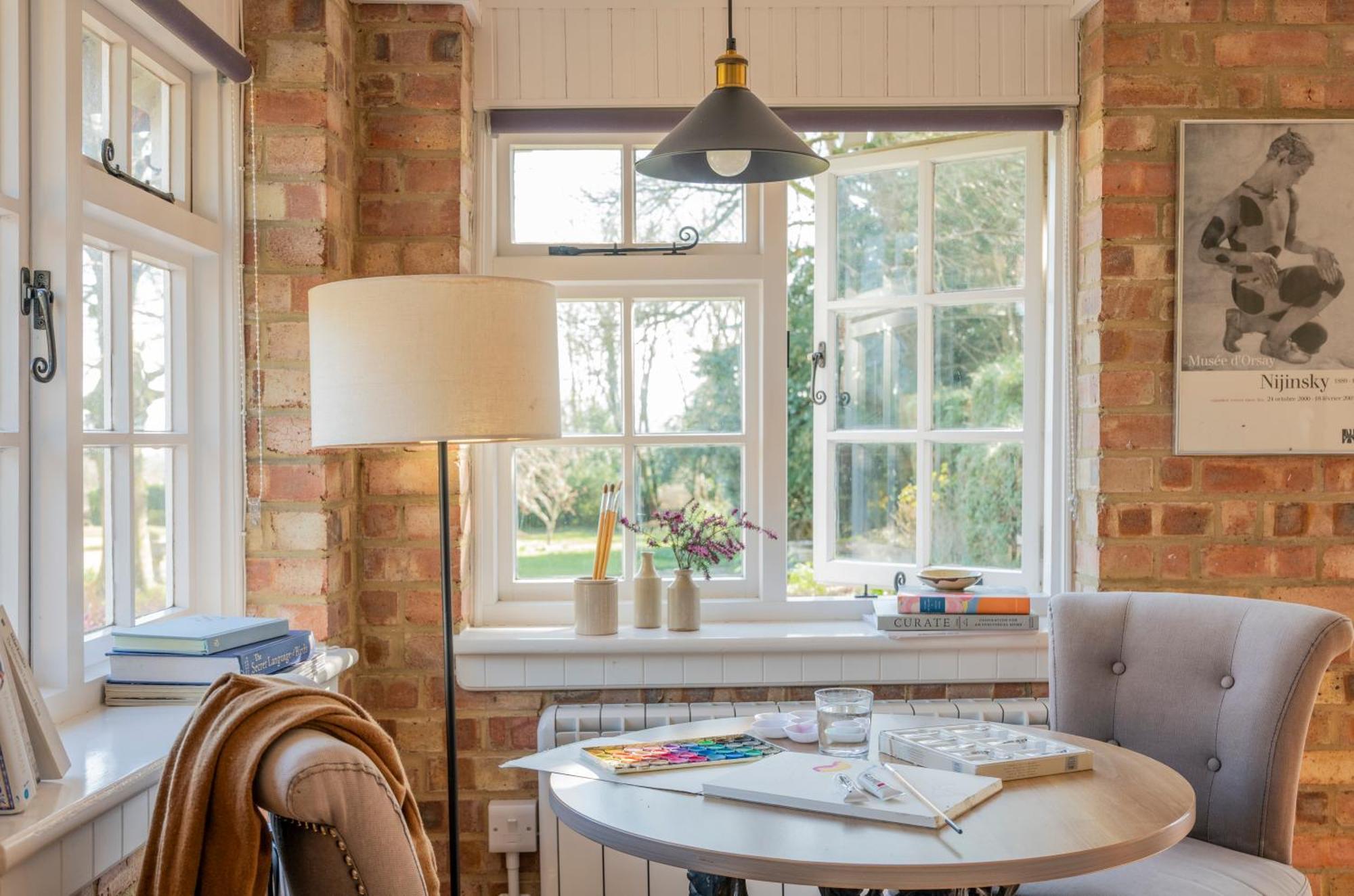 Old Mill Lodge By Huluki Sussex Stays Hurstpierpoint Экстерьер фото
